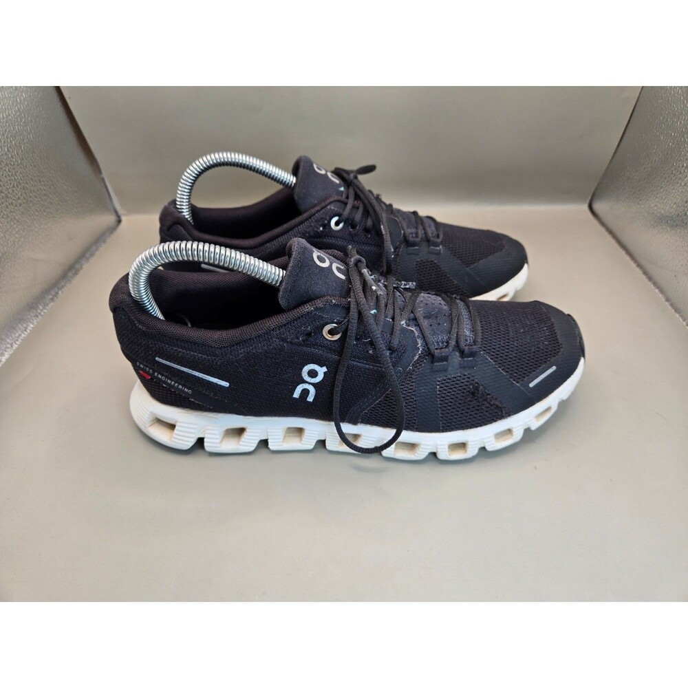 On Cloud 5 Shoes Women's 8 Black White Road Running Athletic Light Gym Sneakers
